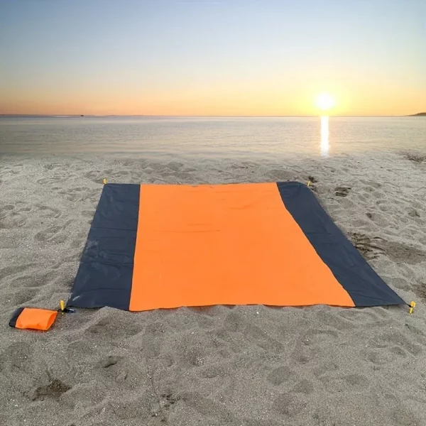 Tapis de plage pliable avec 4 piquets et sac de transport - 2 x 1.40 cms le must pour vos vacances en plein air. – Image 2