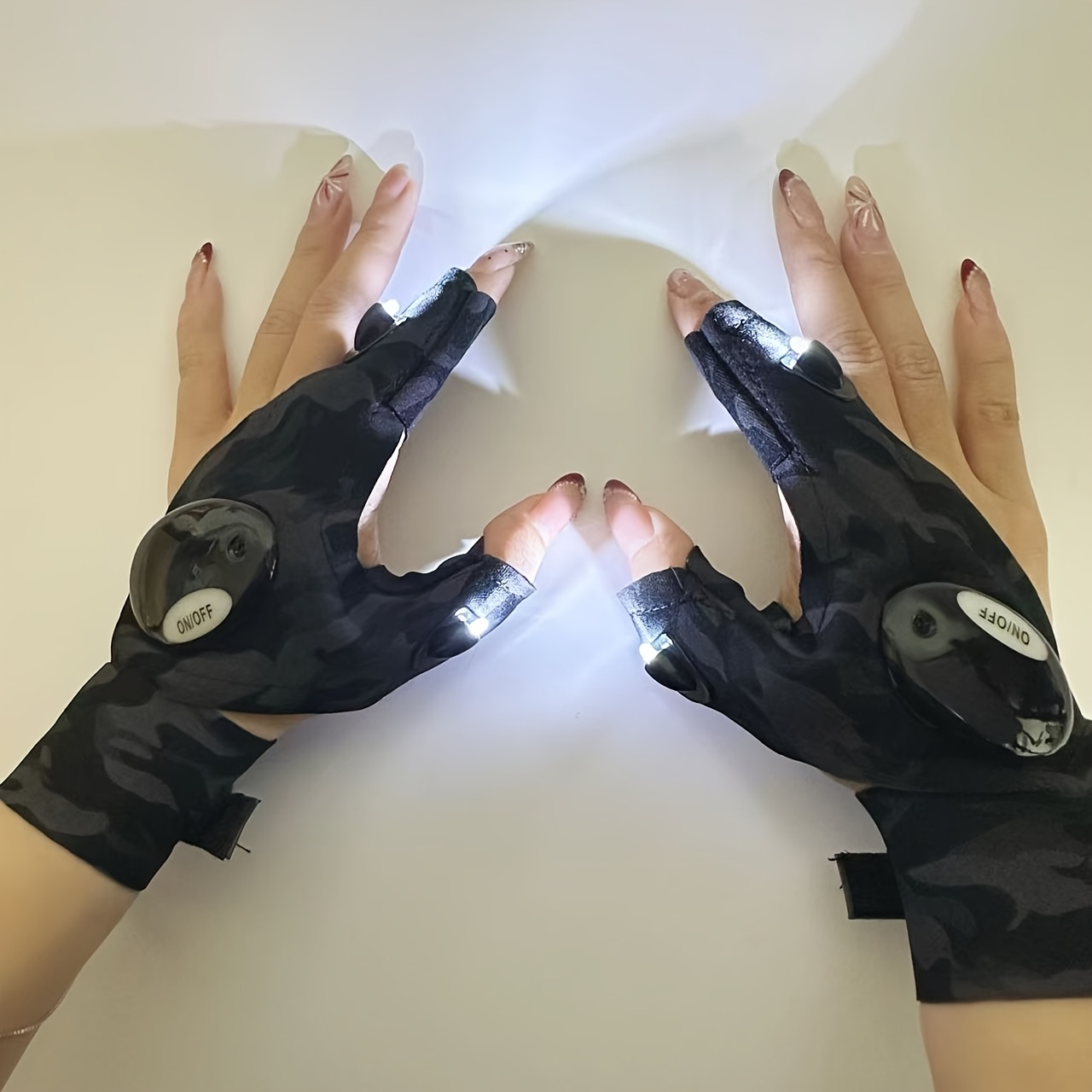 Transformez vos Activités Nocturnes avec ces Incroyables Gants Lumineux - Image 2
