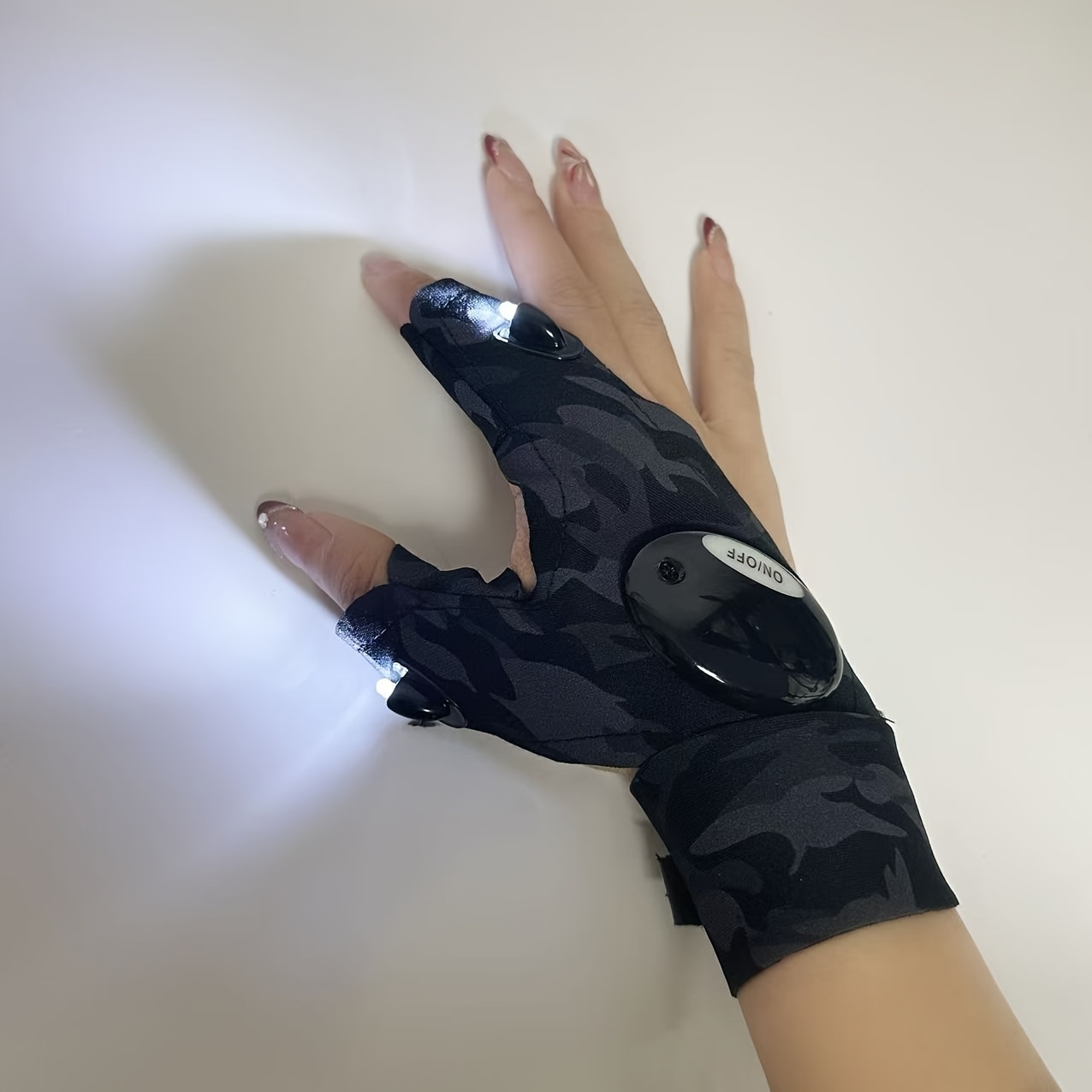 Transformez vos Activités Nocturnes avec ces Incroyables Gants Lumineux - Image 5